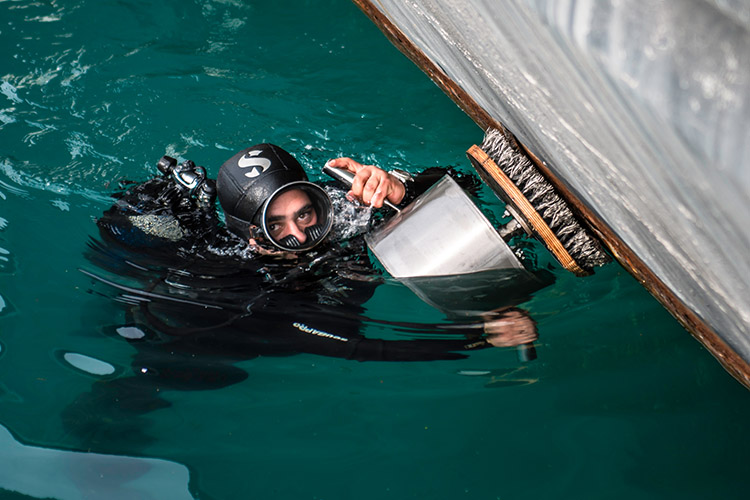 Καθαρισμοί σκαφών - Pilos Divers - Υποβρύχιες εργασίες